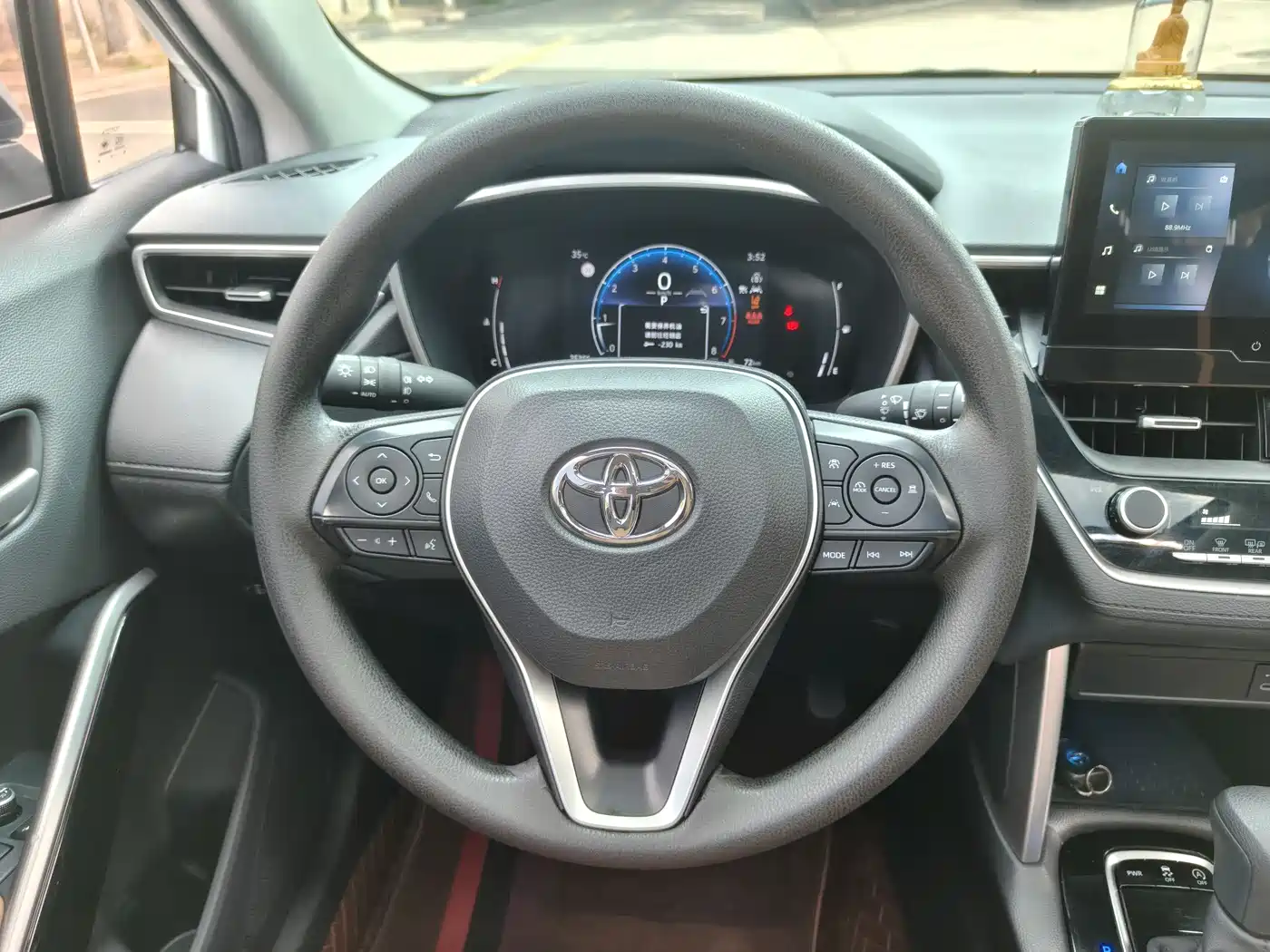 Toyota Frontlander 2023 2.0L CVT Sport Edition фото 12