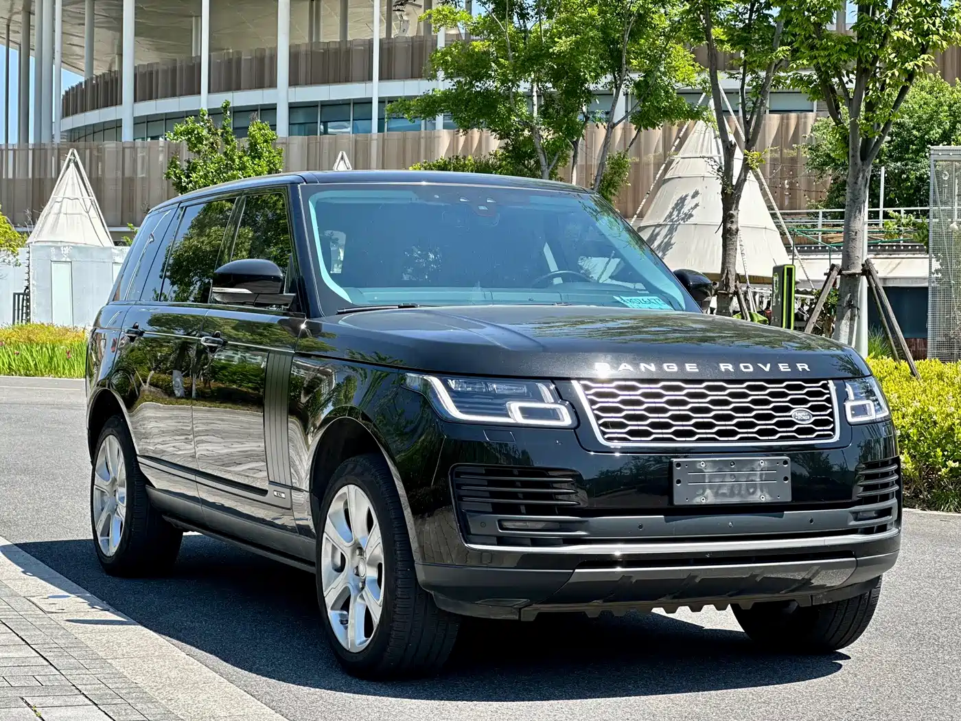 Land Rover Range Rover 2019 3.0 SC V6 Heritage Extended Edition фото 3
