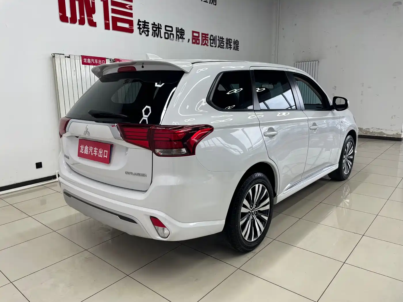 Mitsubishi Outlander 2021 2.0L 2WD Smooth Ride Version 5-Seater фото 6