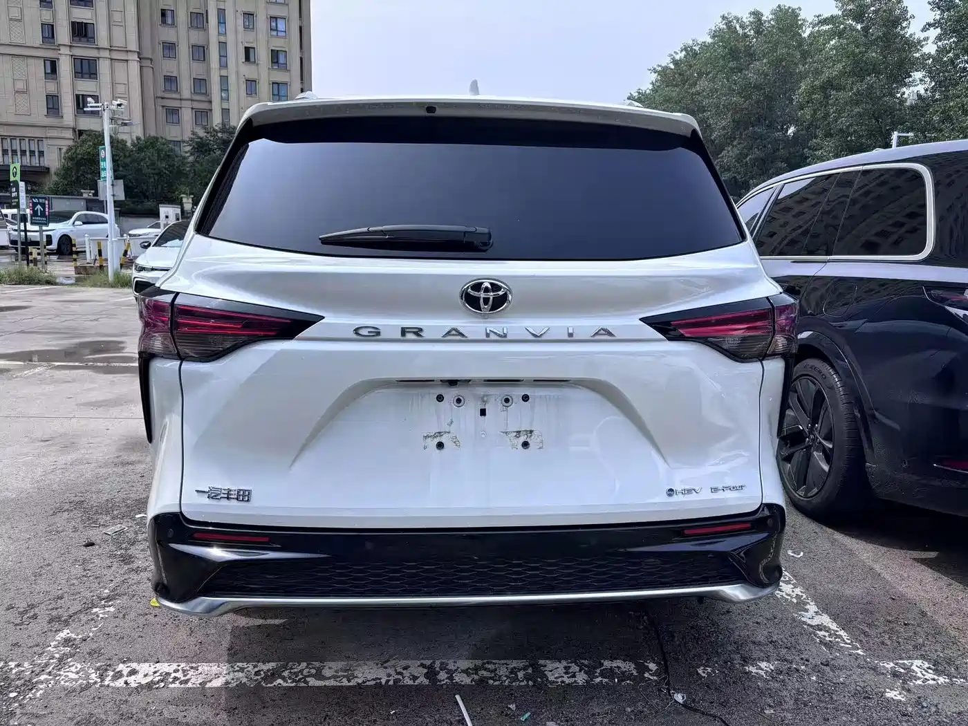 Toyota Granvia 2024 2024 2.5L Hybrid Premium PLUS 4WD Edition