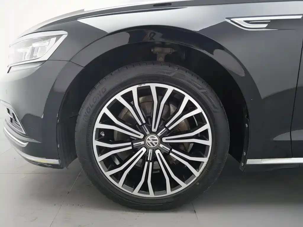 Фото 17 - Volkswagen Phideon