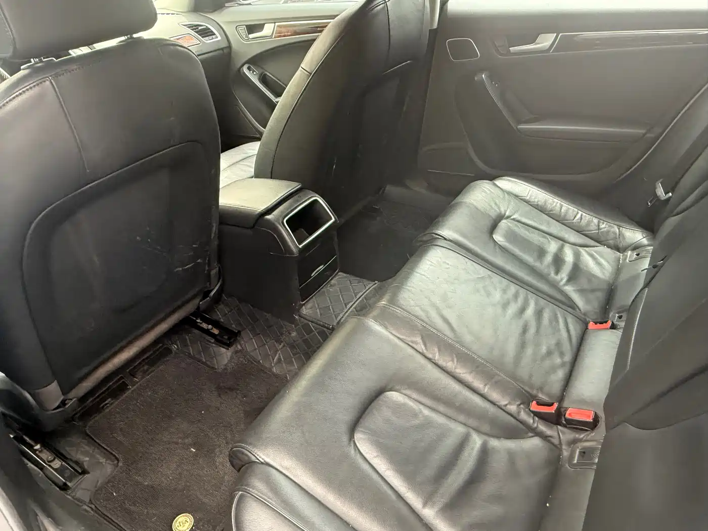Audi A4L 2010 2.0 TFSI Standard фото 5