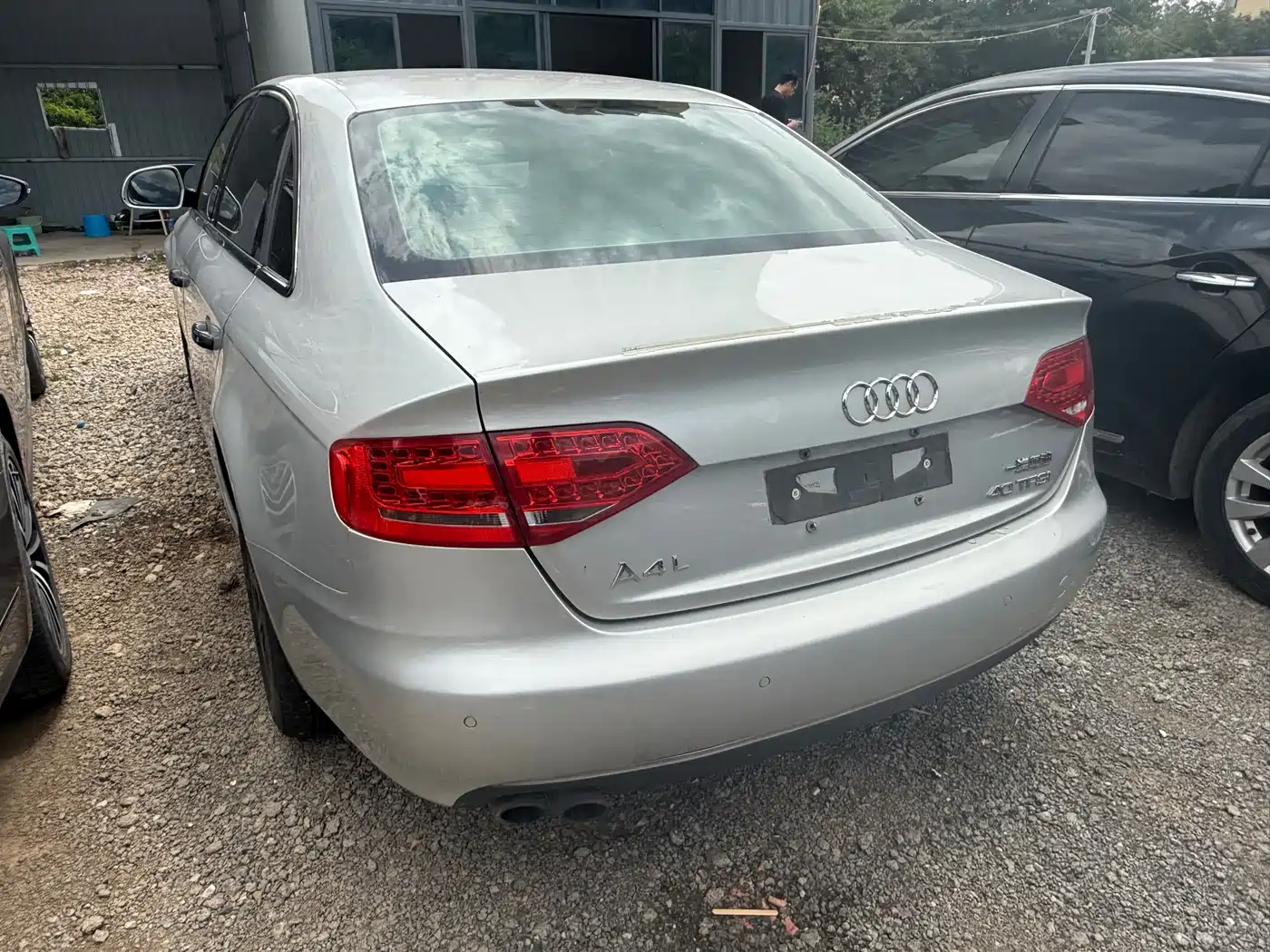 Audi A4L 2010 2.0 TFSI Standard фото 7