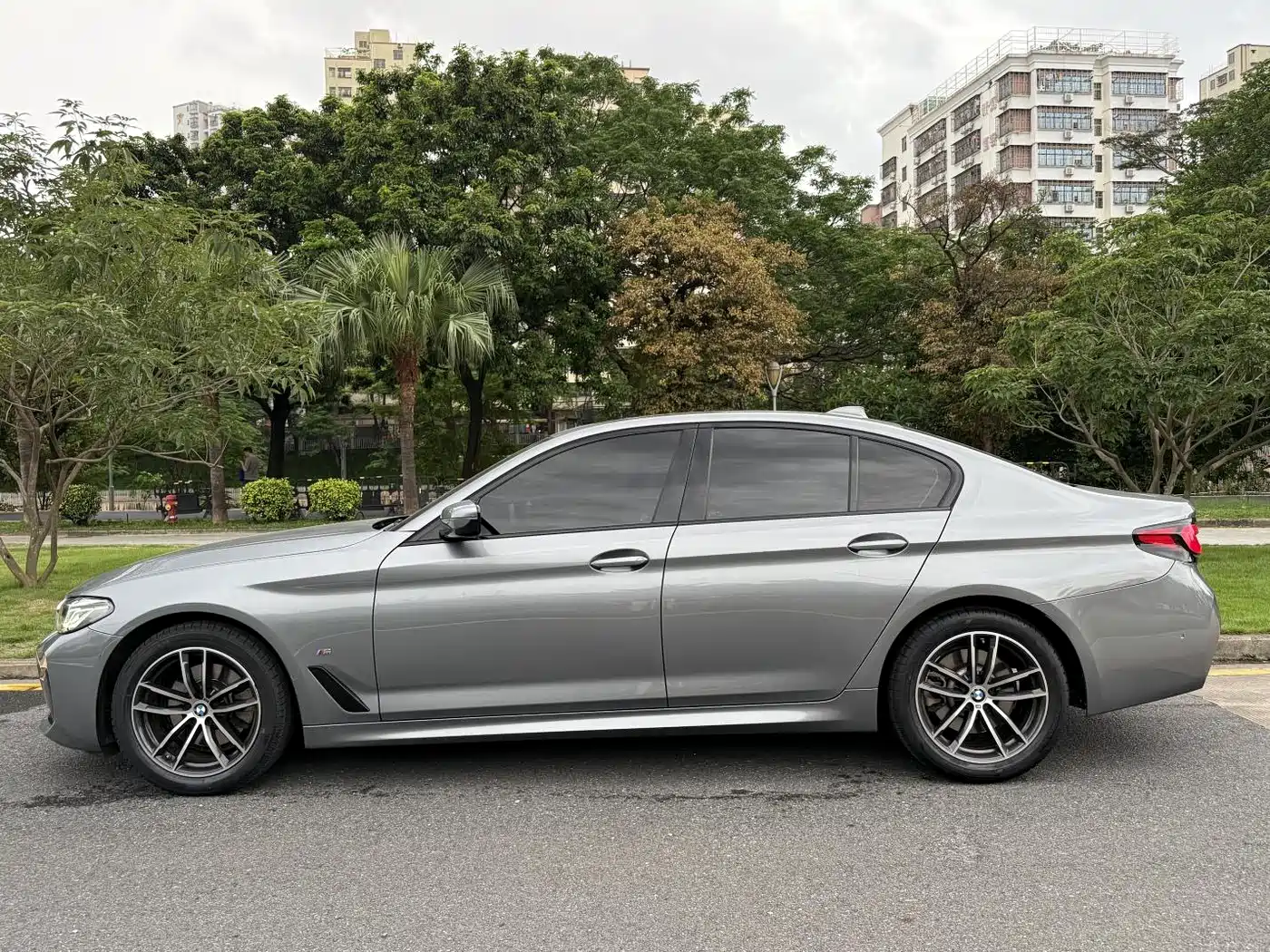 BMW 5 Series (Import) 2022 Model Second Facelift 525i M Sport Package фото 3
