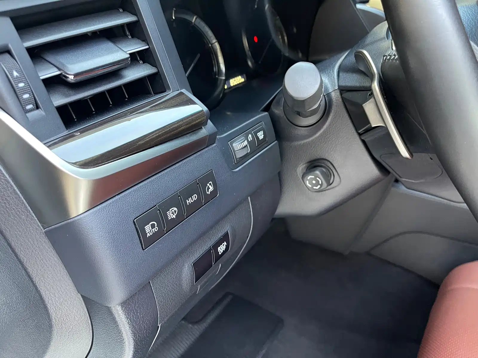 Фото 17 - Lexus LX