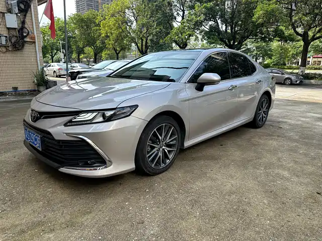 Toyota Camry 2.5G, Люкс