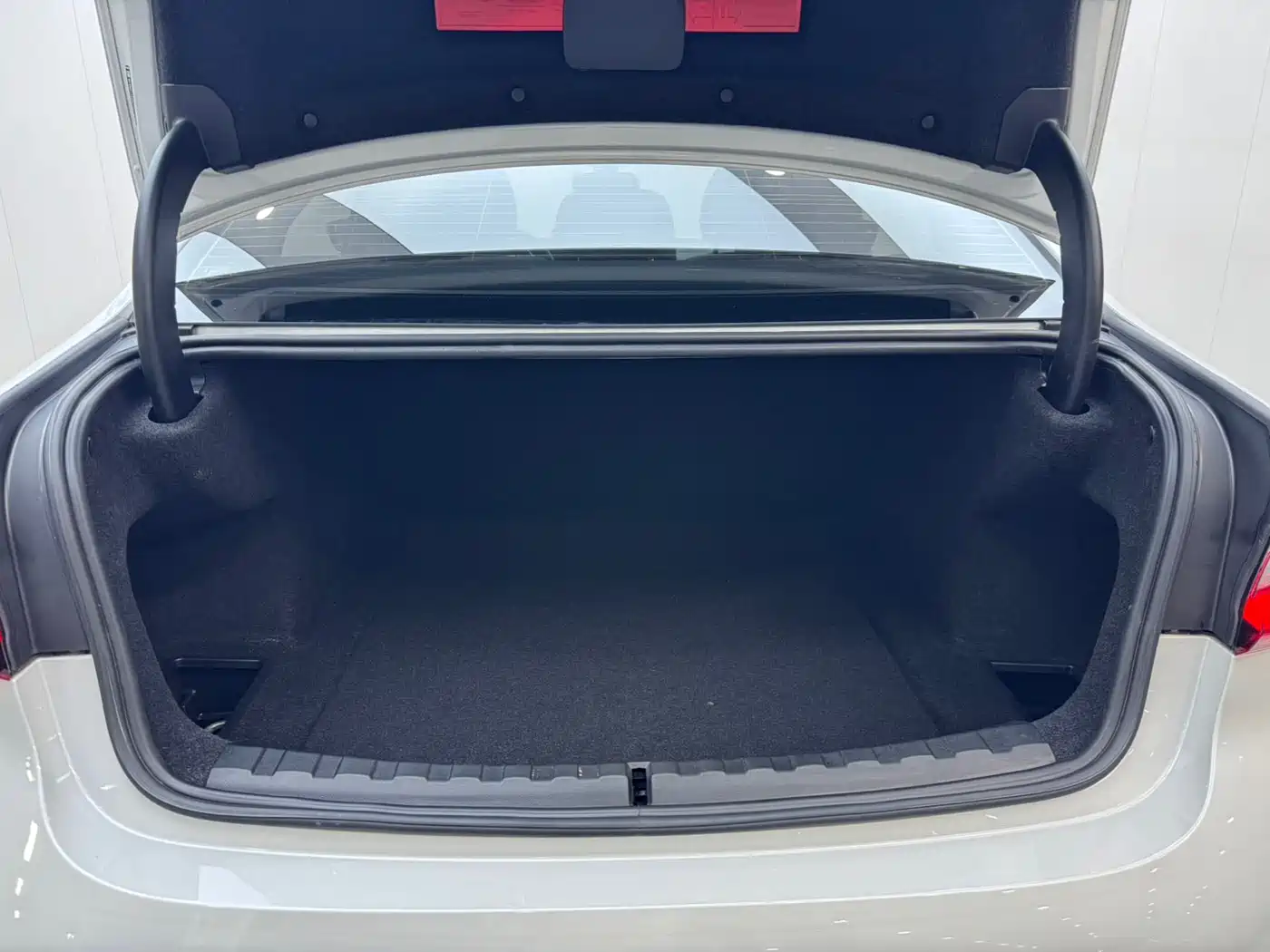 BMW 3 Series 2024 320Li M Sport Package фото 13