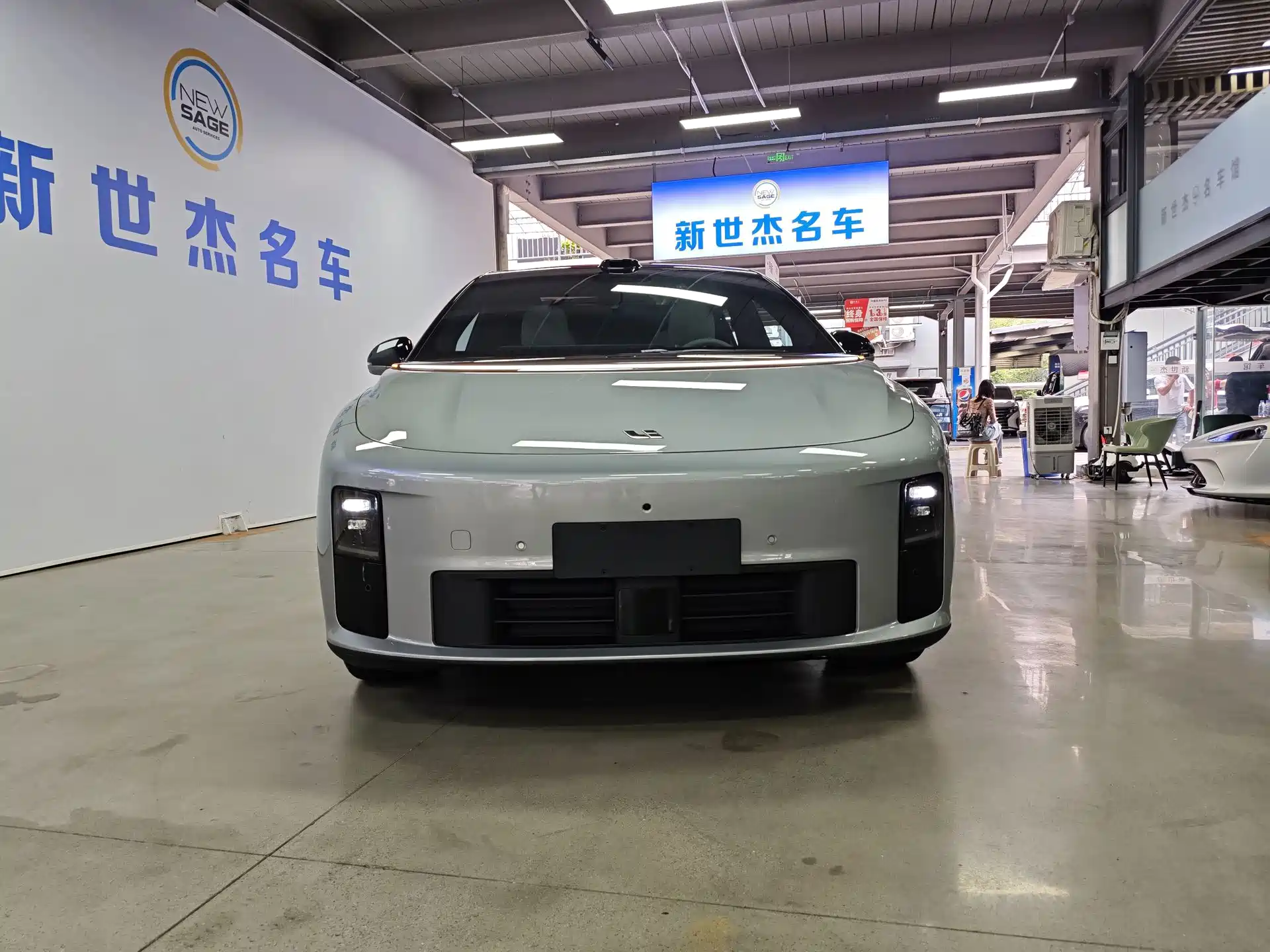 Фото 2 - Li Auto i6
