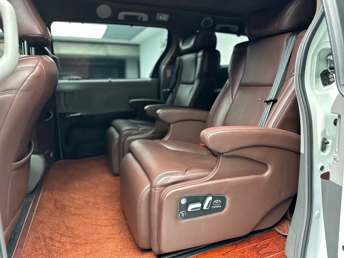 Toyota Sienna 2015 3.5L 4WD L фото 5