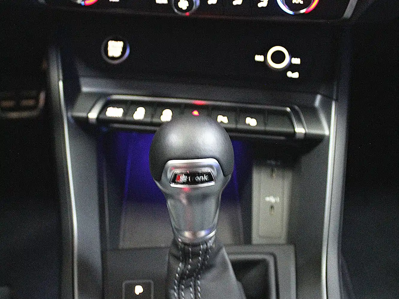 Audi Q3 2024 40 TFSI Fashion Sport фото 11