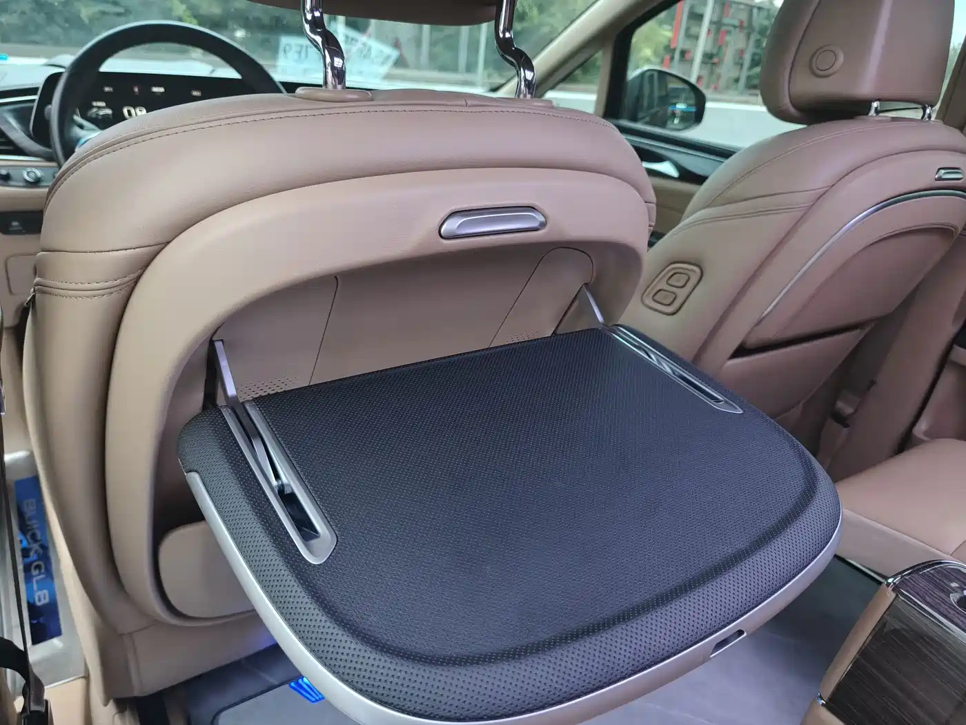 Photo 11 - Buick GL8