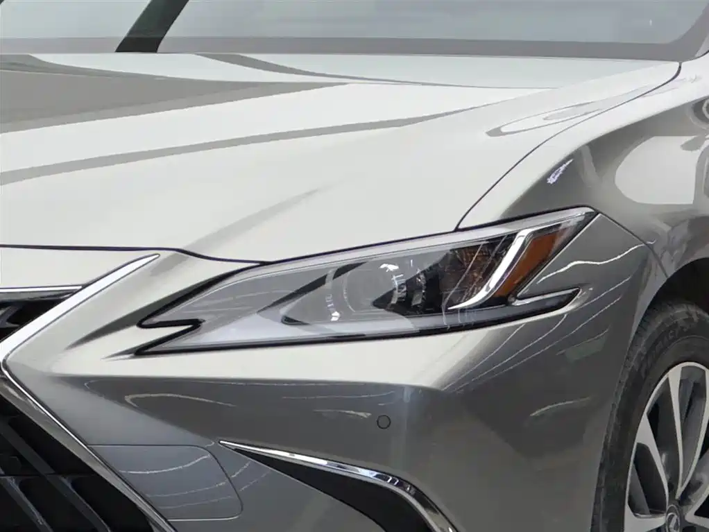 Lexus ES 2022 300h Excellence Edition фото 3