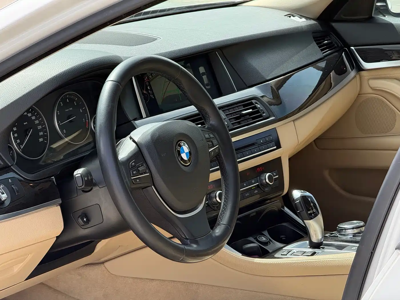 BMW 5 Series 2014 525Li Luxury Design Package фото 13