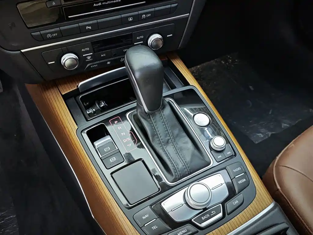 Audi A6L 2018 30th Anniversary 30 FSI Style фото 17