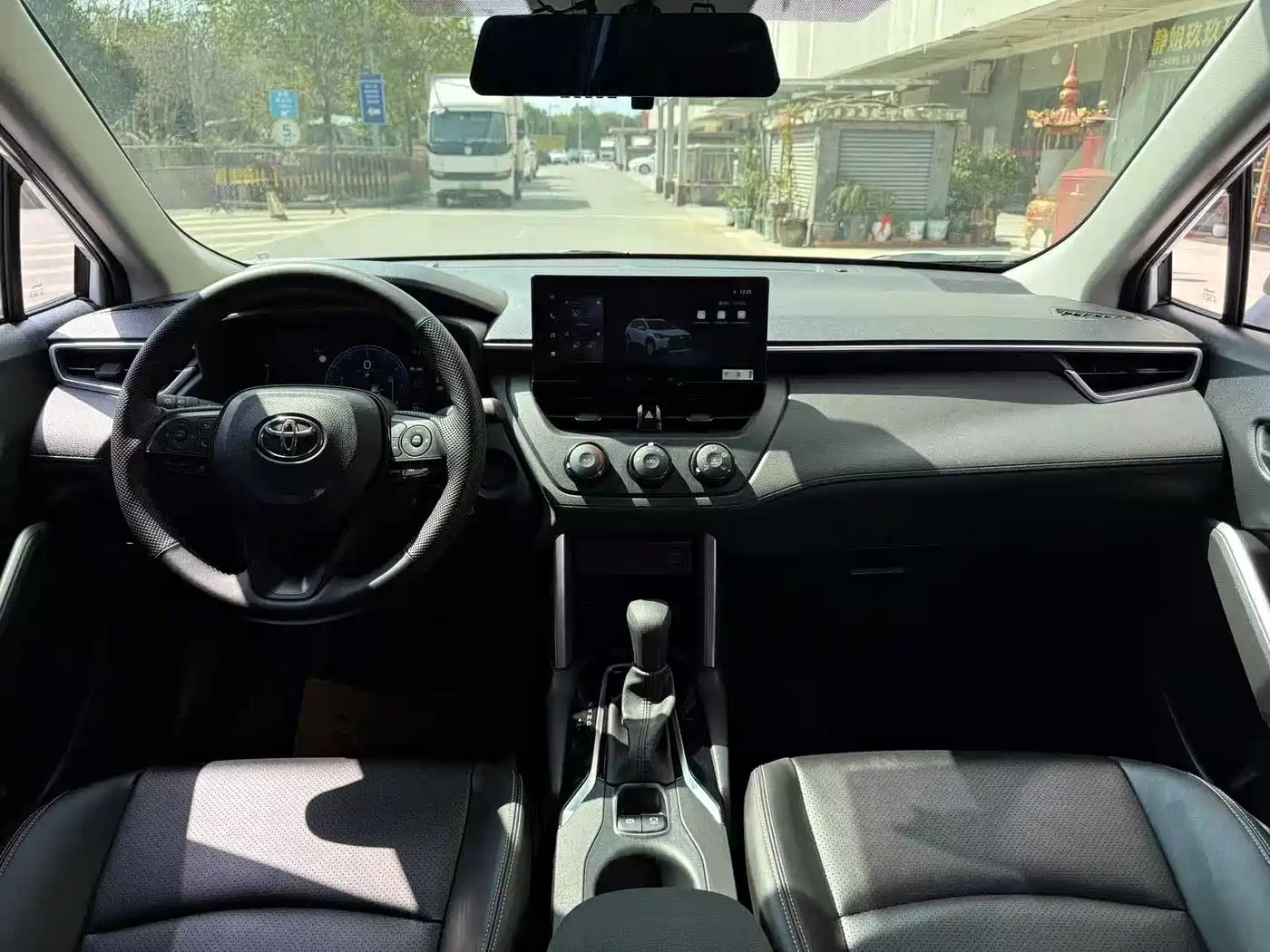 Toyota Corolla Cross 2024 Model 2.0L Pioneer Edition фото 8