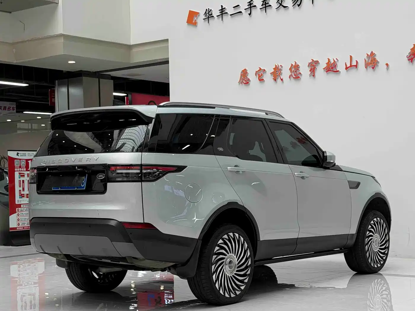 Land Rover Discovery 2018 2.0T SE фото 7