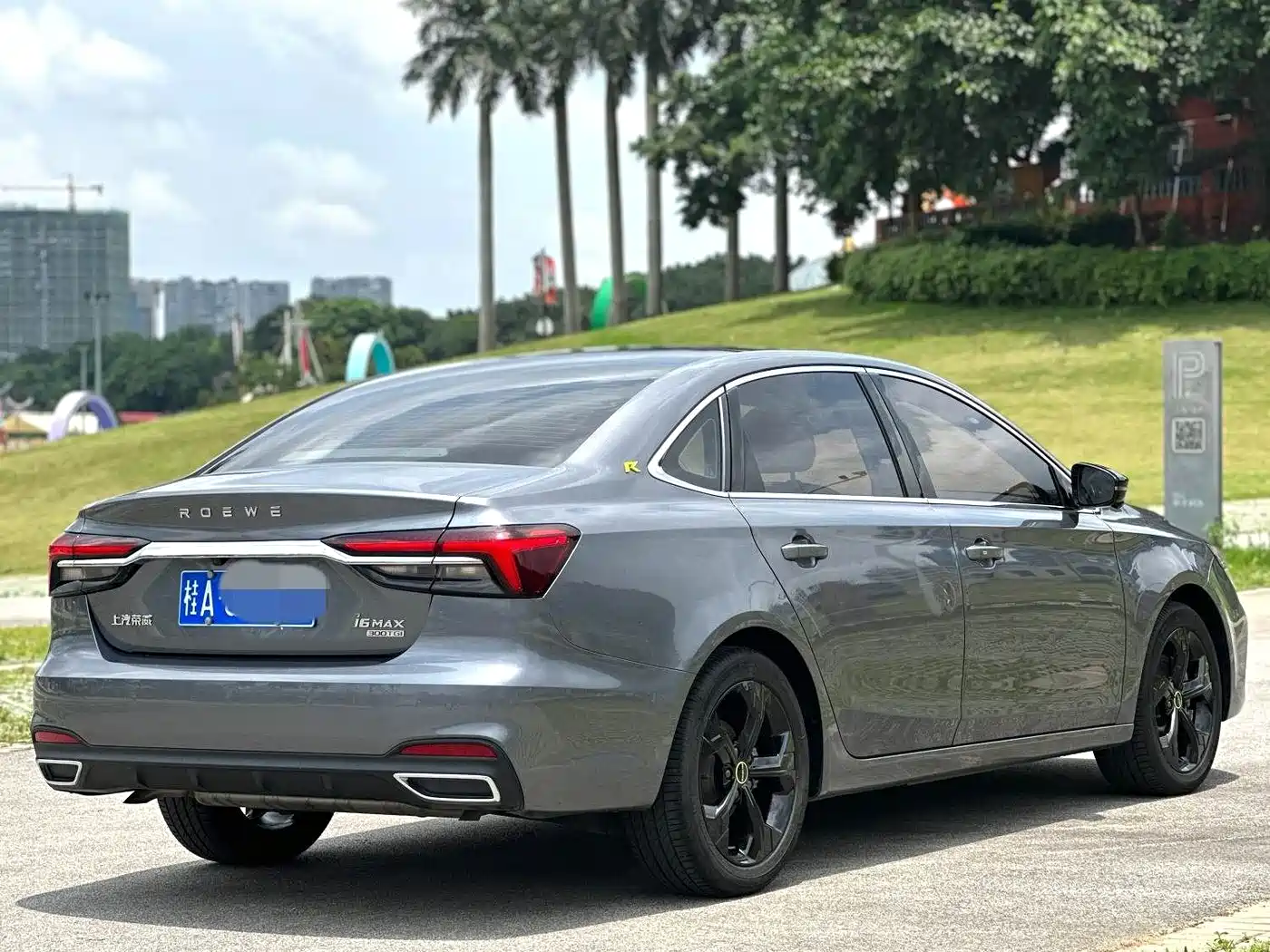 Roewe i6 MAX 2020 2020 300TGI Automatic Cool Sky Intelligent Drive Supreme Edition