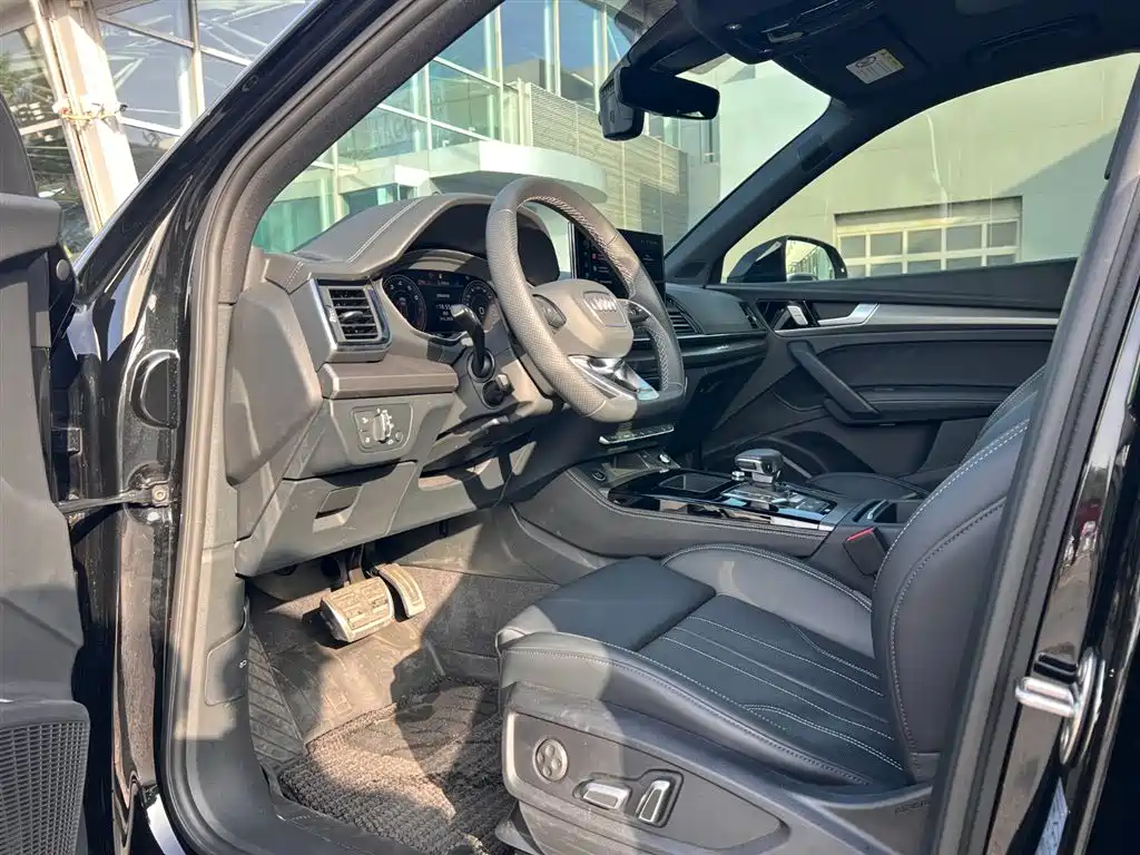 Audi Q5L 2024 Model 45 TFSI Luxury Dynamic фото 10