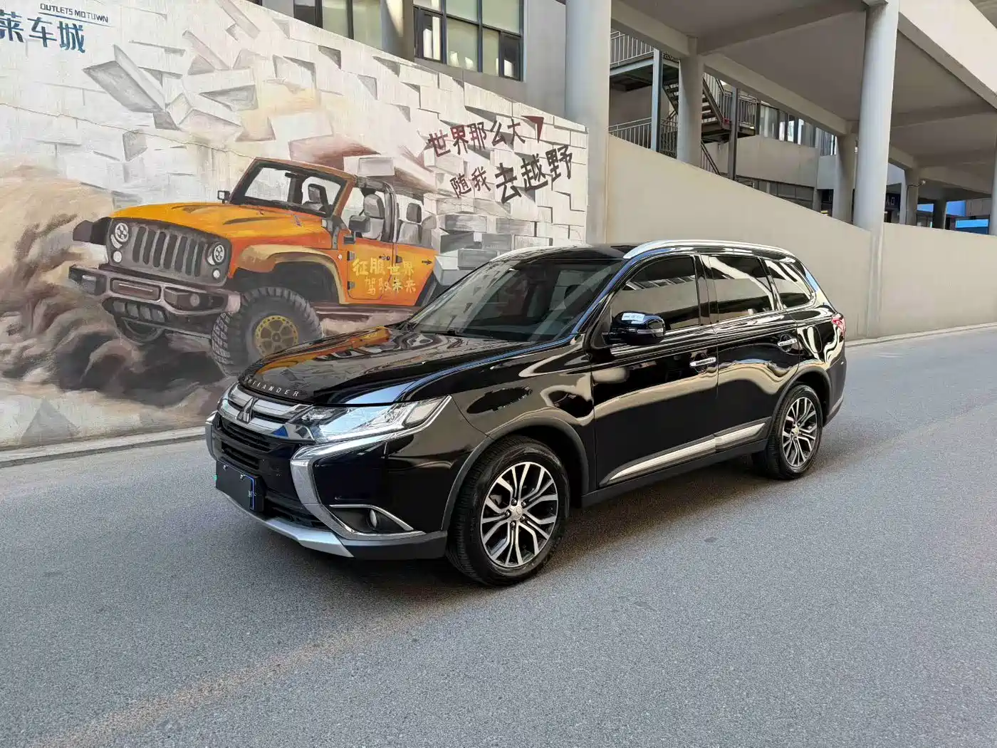 Mitsubishi Outlander 2018 2.4L 4WD Elite Edition 5-seater фото 2