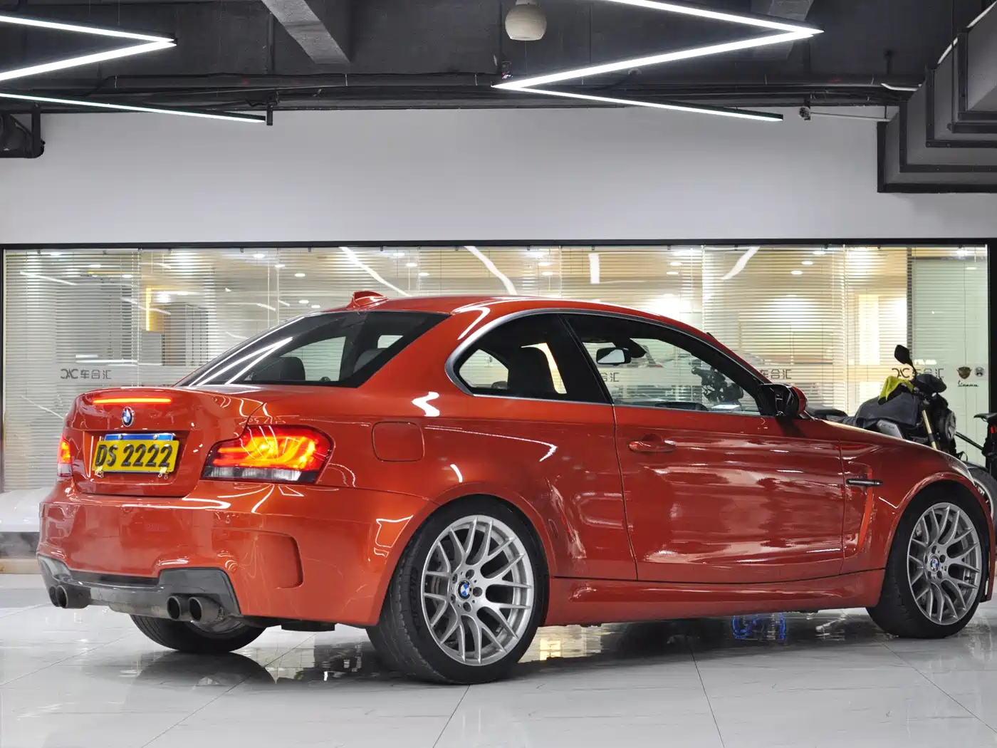 BMW 1 Series M 2011 1M Coupe фото 9