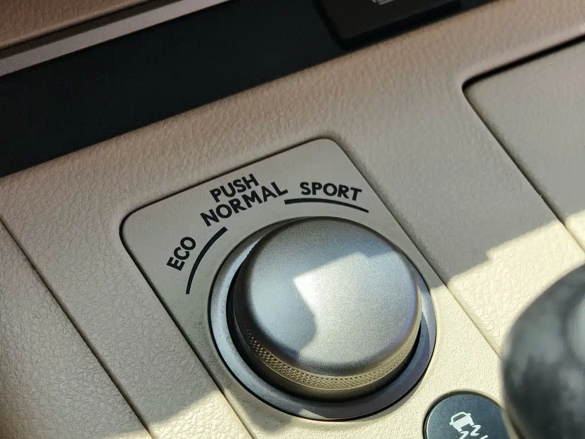 Photo 16 - Lexus ES