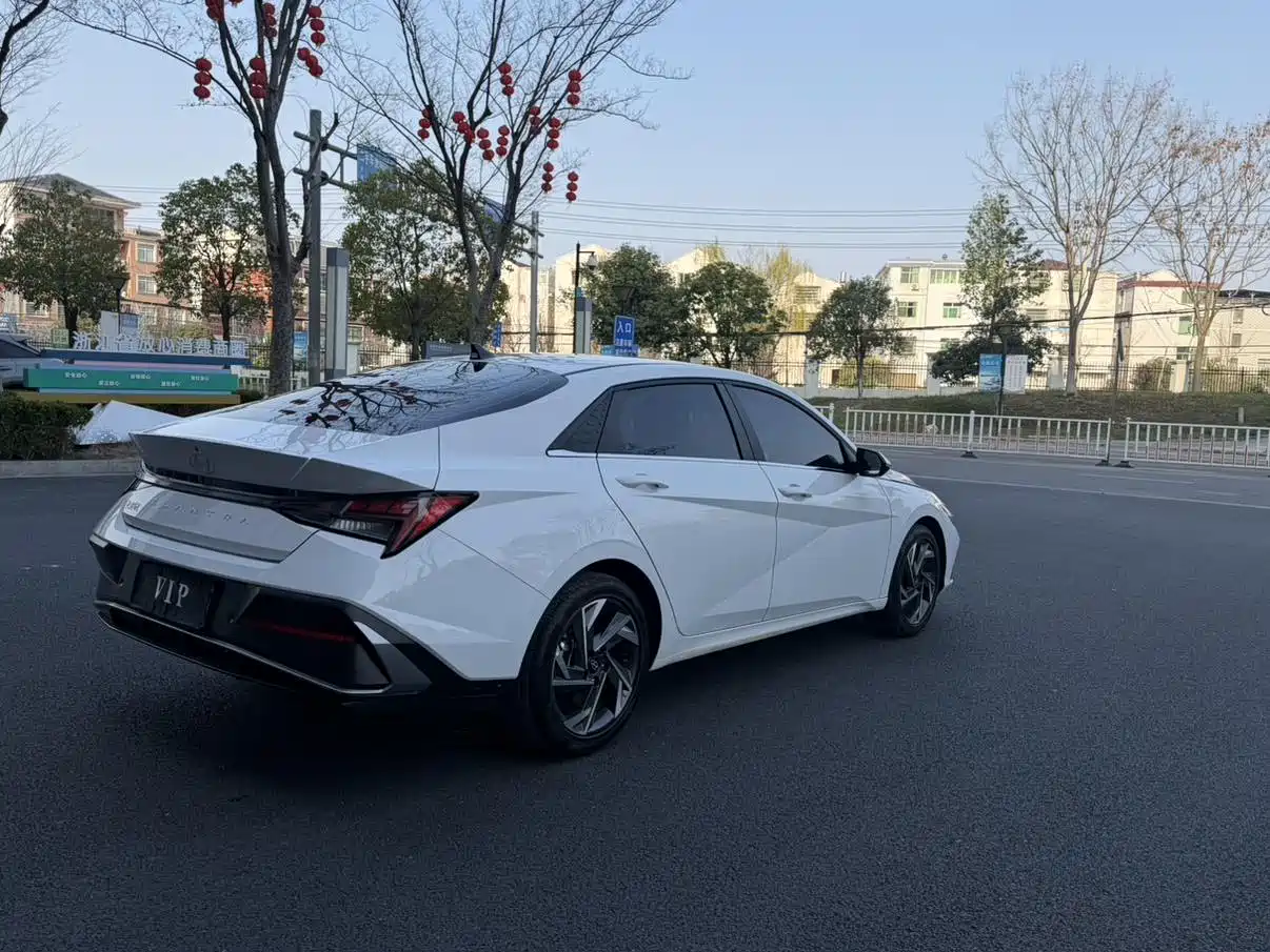 Hyundai Elantra 2023 Model 1.5L CVT LUX Premium Edition фото 2