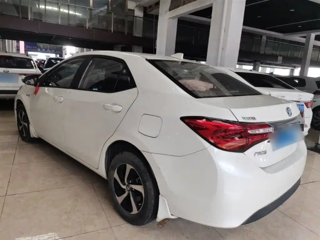 Toyota Levin 2017 Facelift Hybrid 1.8H GS E-CVT Elite Sunroof Edition China V фото 5
