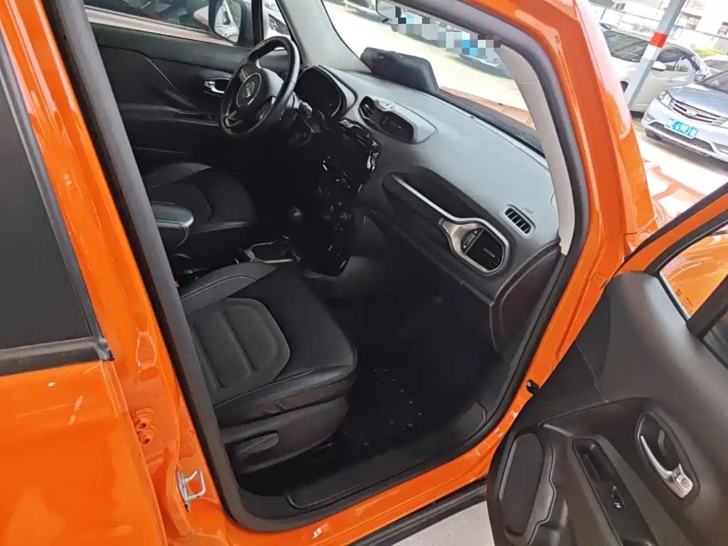 صورة 20 - Jeep Renegade