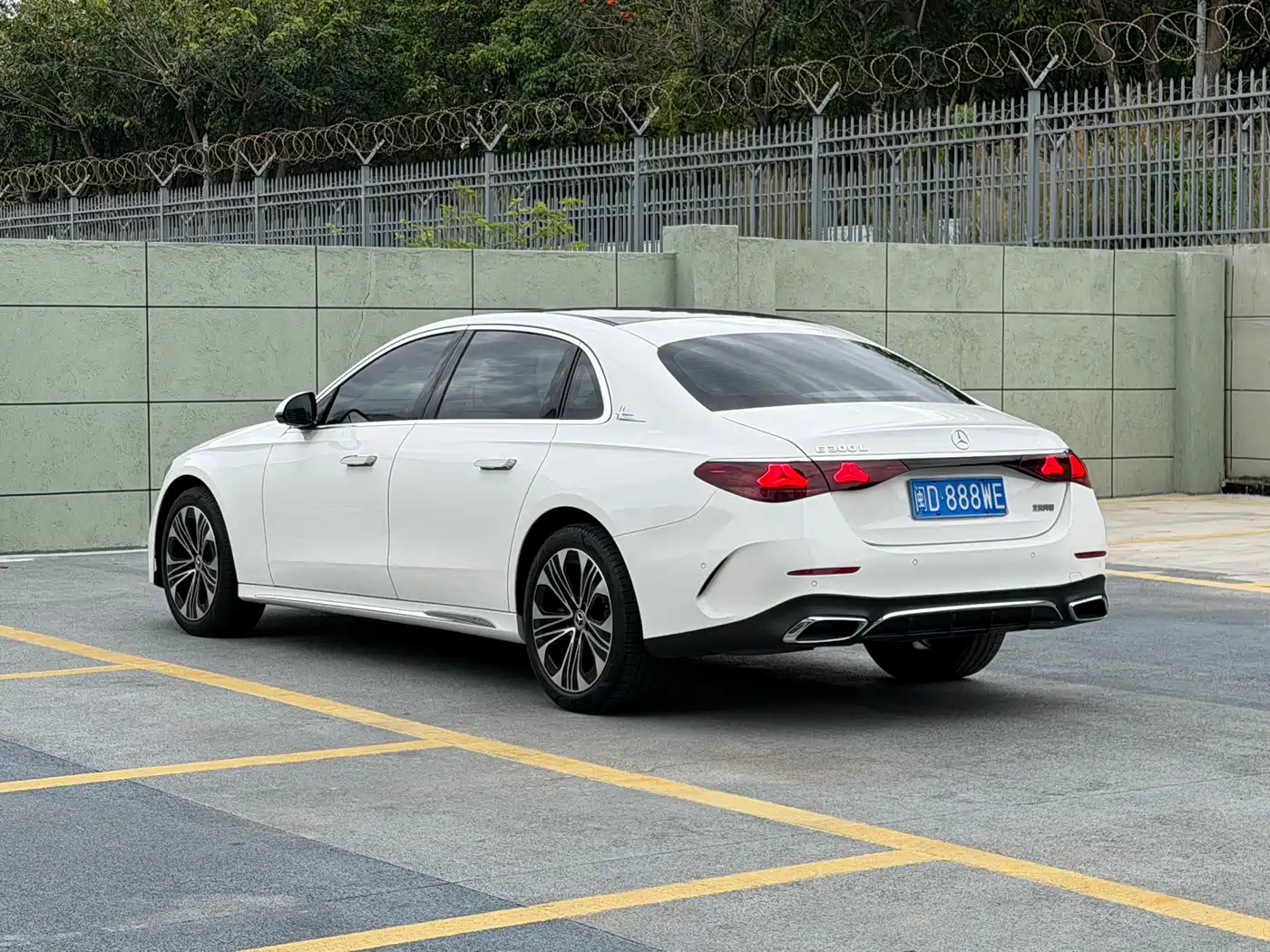 Mercedes-Benz E-Class 2024 E 300 L Fashion Sport фото 7
