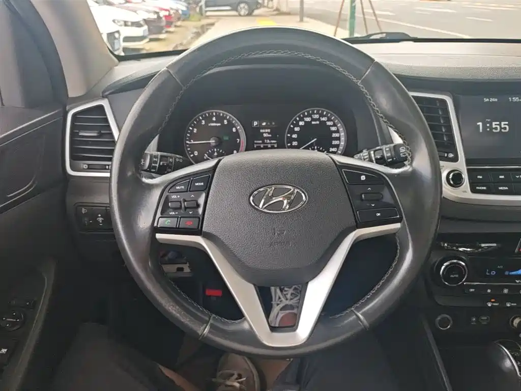 HYUNDAI TUCSON