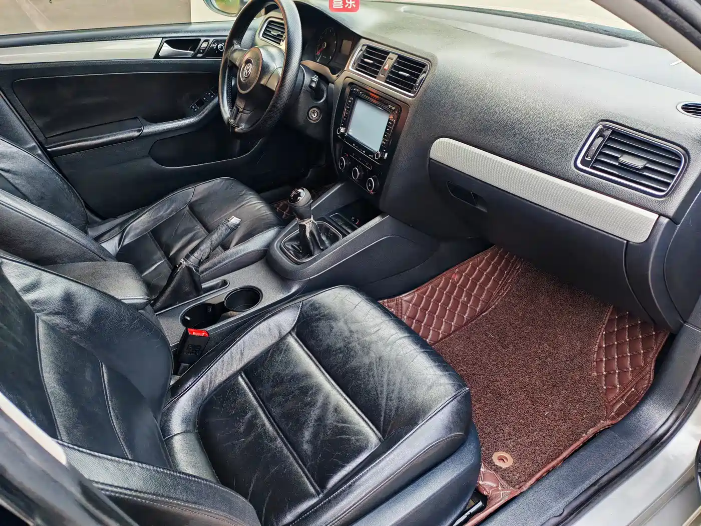 Volkswagen Sagitar 2014 Facelift 1.6L Manual Comfort фото 12