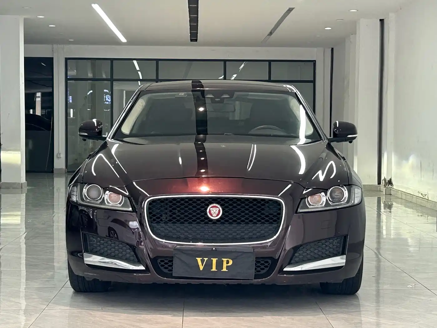 Photo 2 - Jaguar XFL