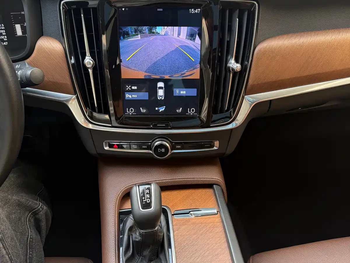 Photo 14 - Volvo S90
