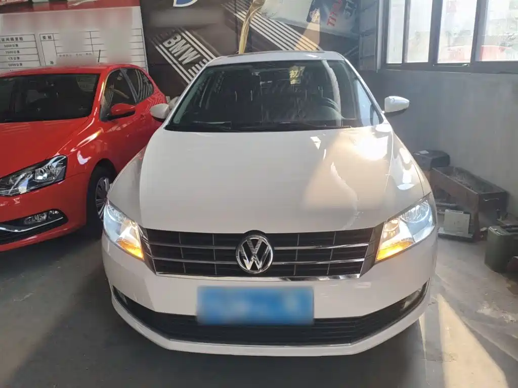 Volkswagen Lavida Tour 2013 1.6L Automatic Comfort фото 3