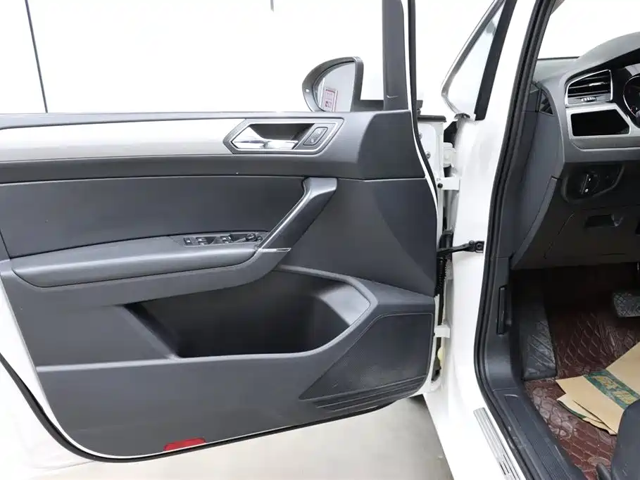 Volkswagen Touran 2018 Touran L 280TSI DSG Comfort 7-seater China V фото 11