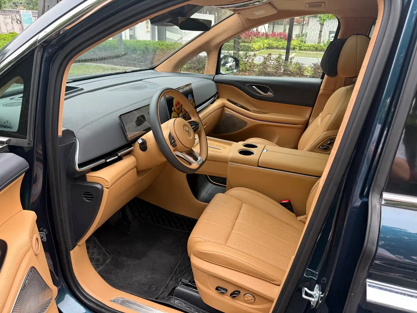 Voyah Auto Voyah Dreamer 2025 Model PHEV 4WD Premium QianKun Edition фото 9