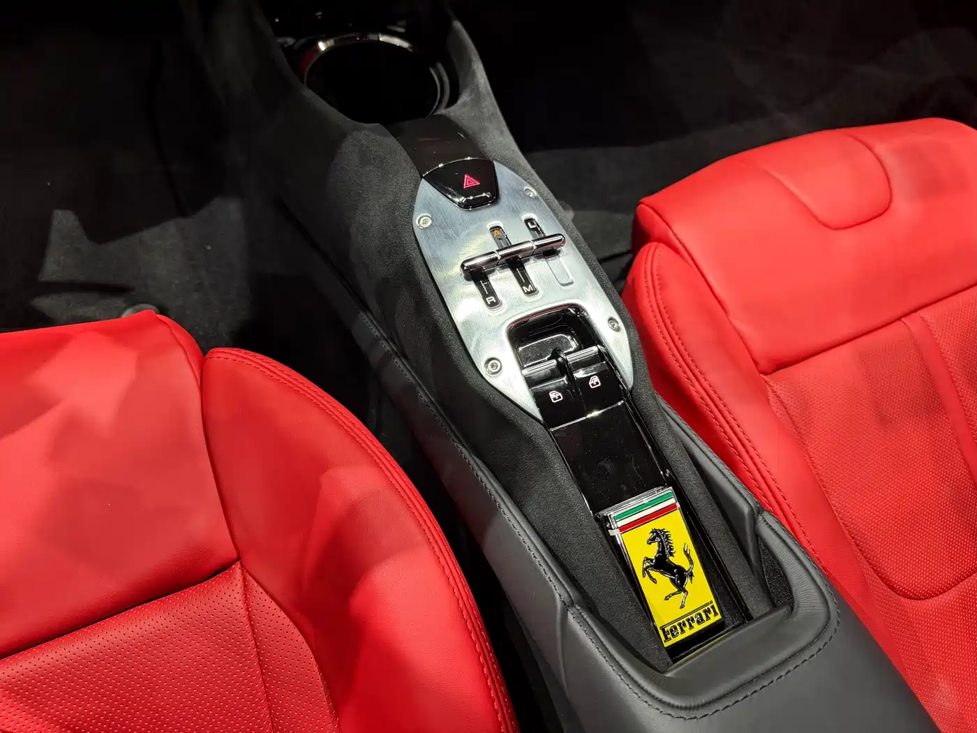 Ferrari SF90 2020 3.9T V8 Stradale фото 10