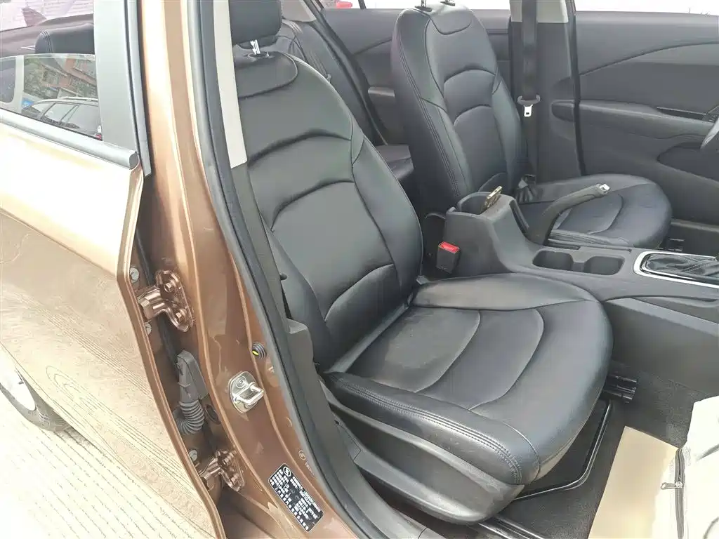 Chevrolet Cavalier 2018 320 Auto Enjoy Sunroof Edition фото 4