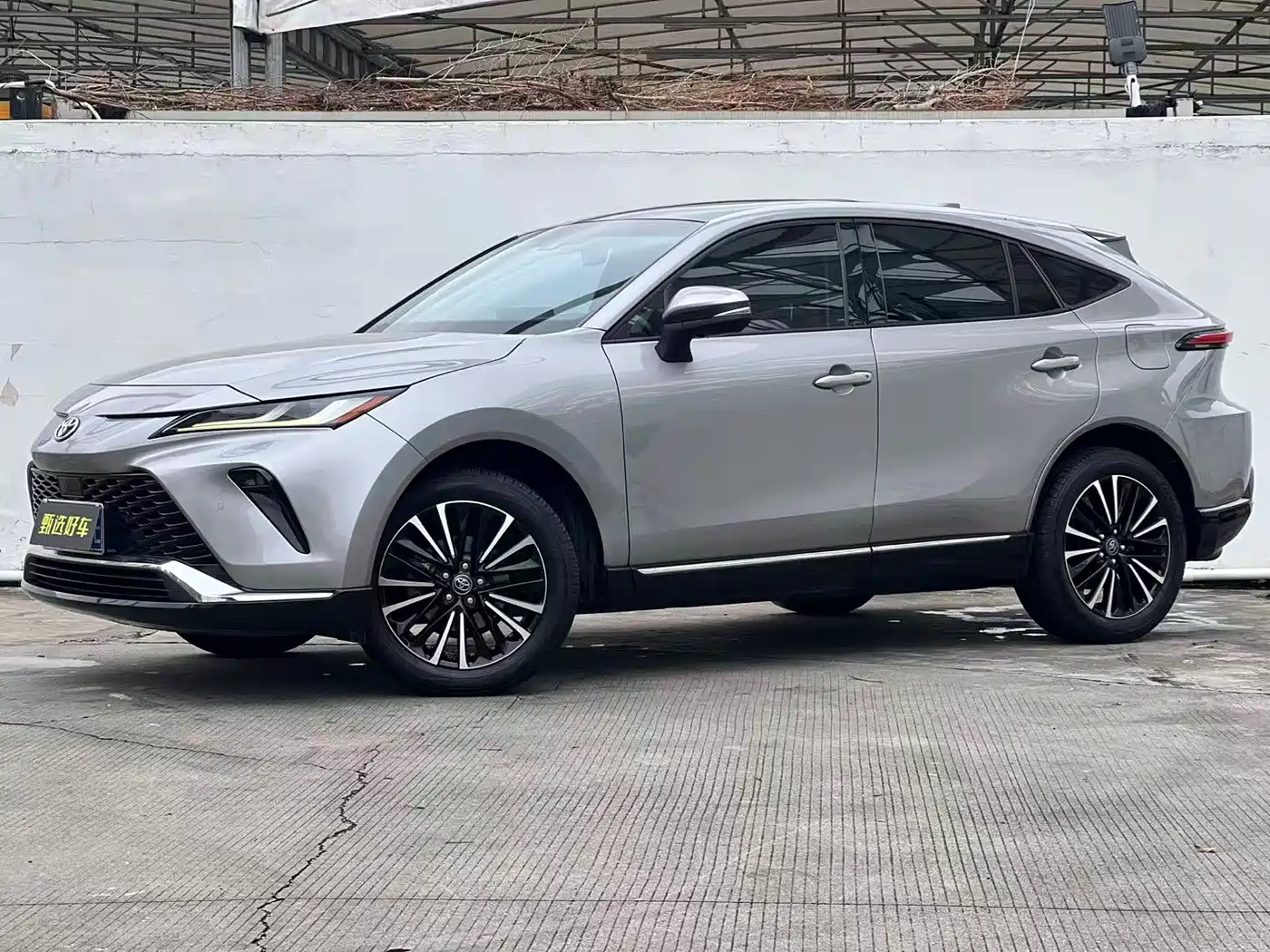 Toyota Venza 2023 2.0L CVT FWD Premium