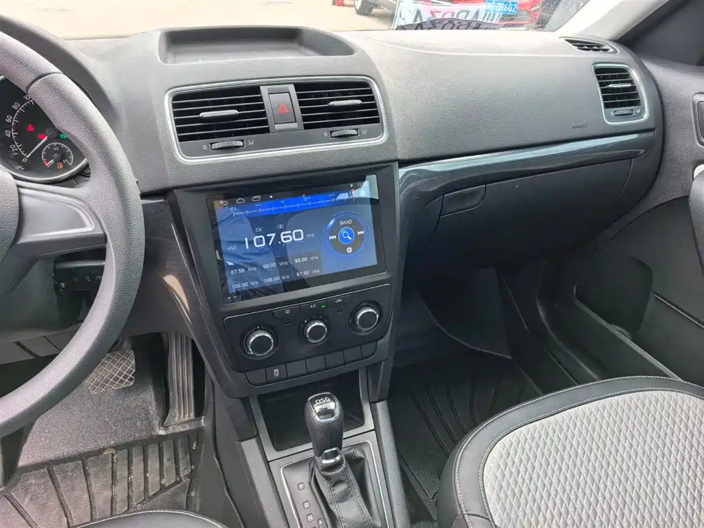 Škoda Yeti 2017 TSI280 DSG Advance фото 13