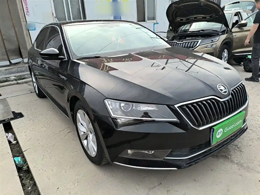 Škoda Superb 2016 TSI280 DSG Pioneer Edition фото 4