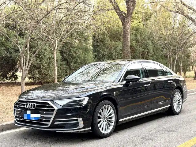 AUDI A8