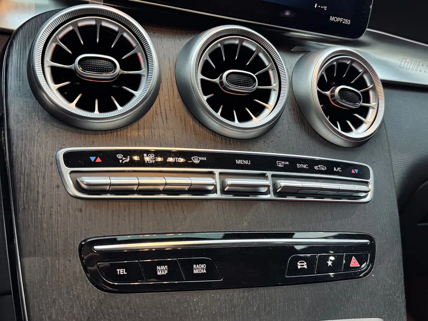 Mercedes-Benz GLC Coupe 2023 Model GLC 300 4MATIC Coupe SUV фото 11