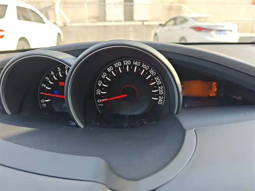 Toyota E'Z 2015 180E CVT Crossover Edition фото 14