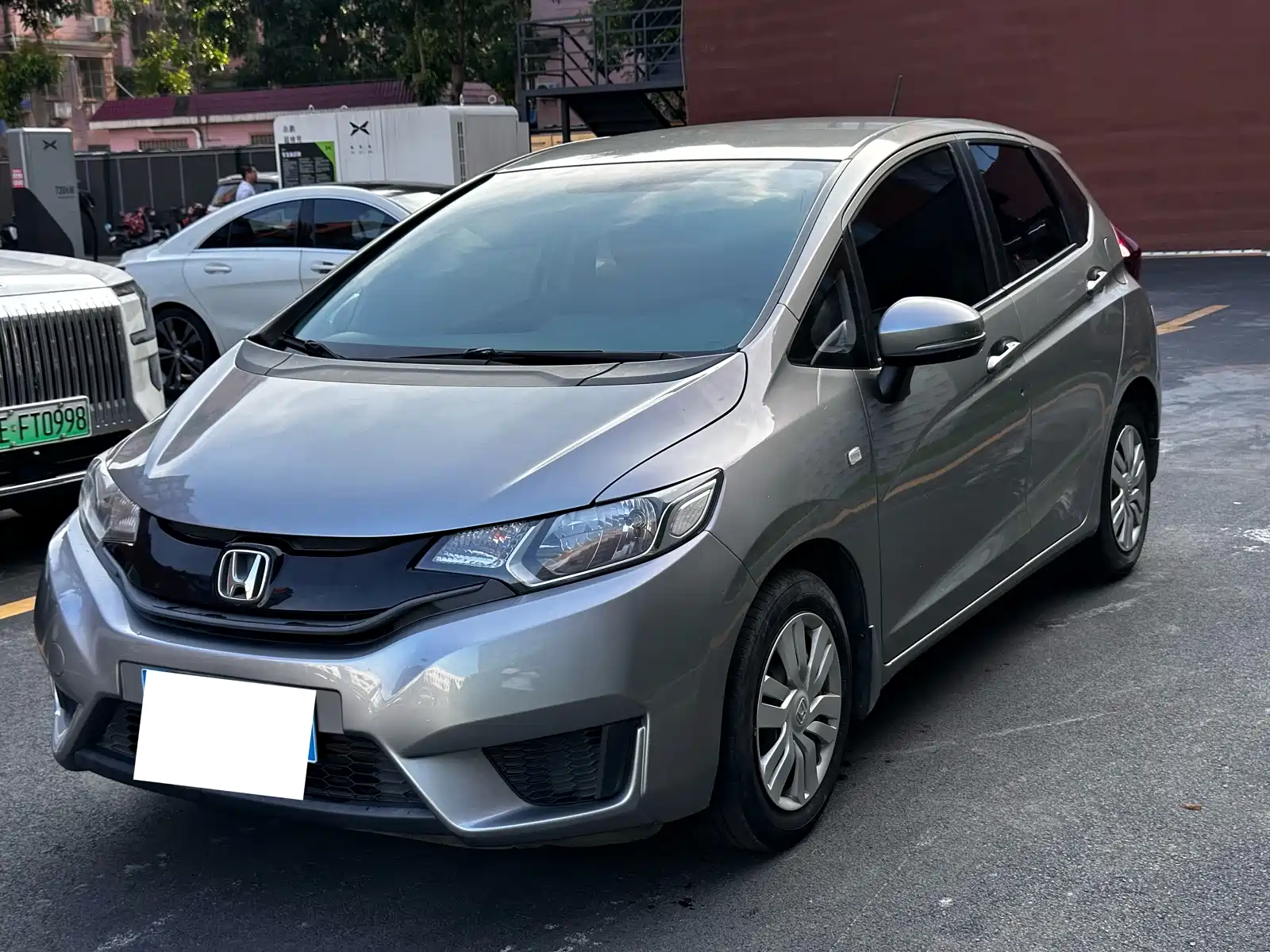 Фото 2 - Honda Fit