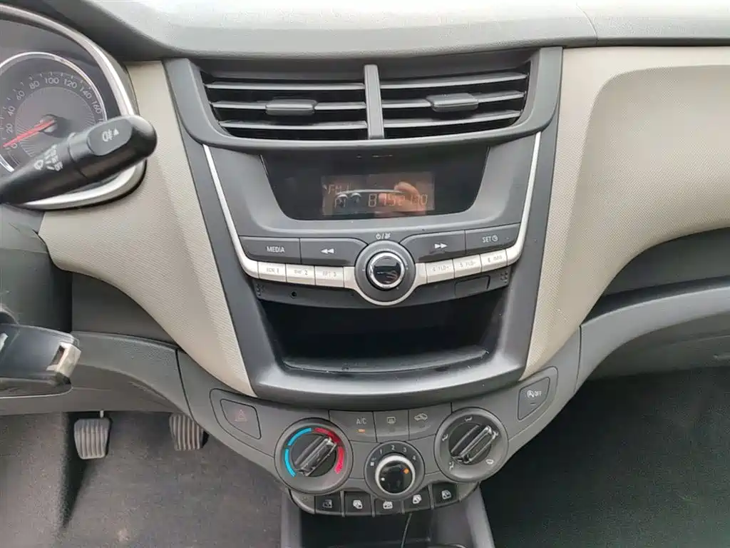 Chevrolet Sail 2015 Sail 3 1.5L Manual Ideal Sunroof Edition фото 13