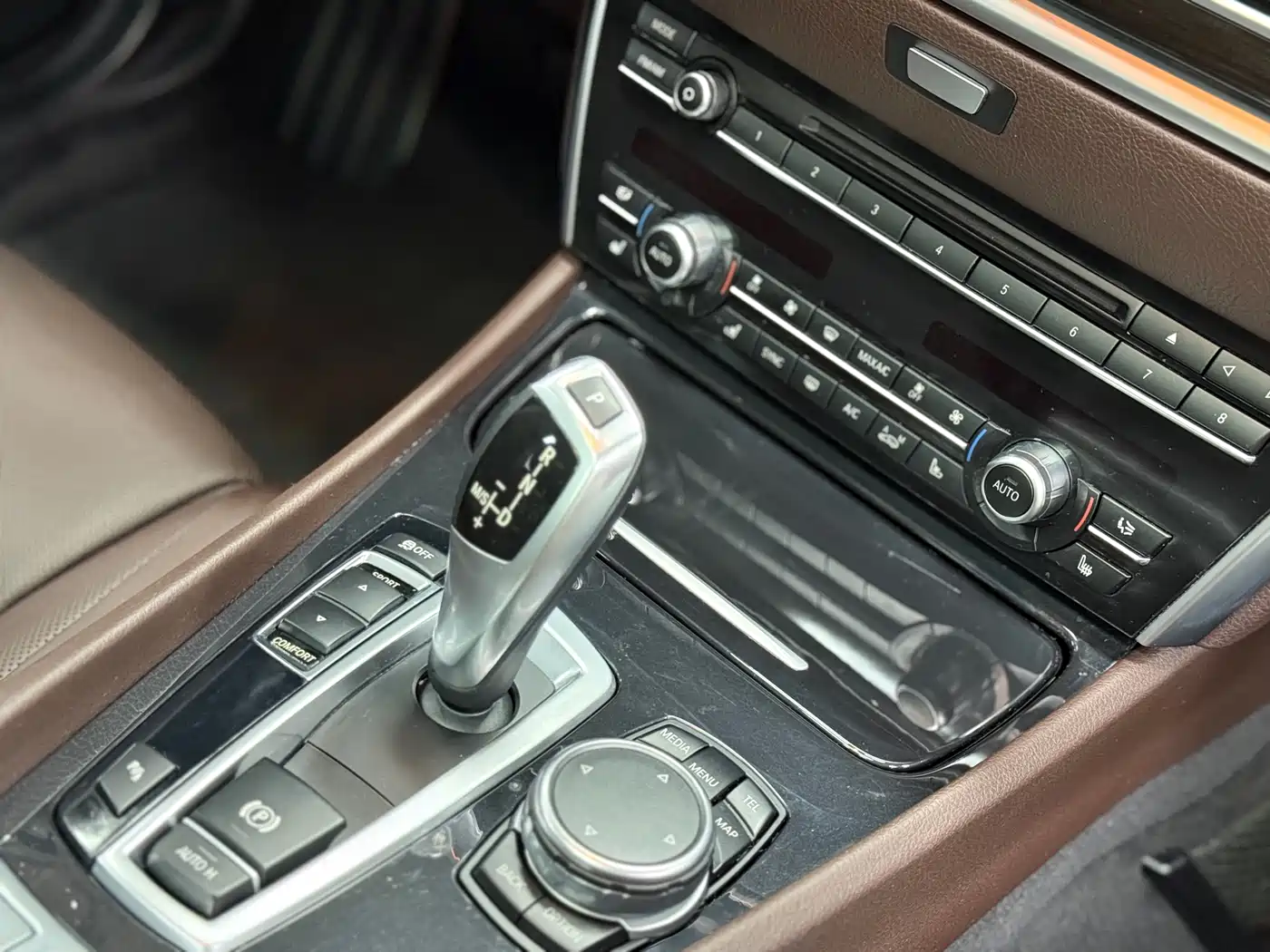 BMW 5 Series GT 2015 528i Luxury фото 8
