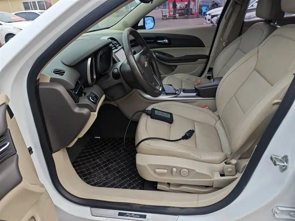 Chevrolet Malibu 2014 2.4L Automatic Luxury фото 15