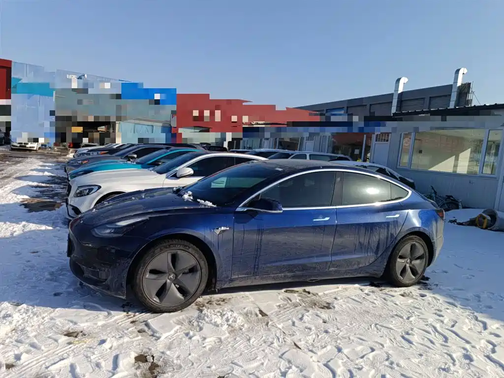 TESLA MODEL 3