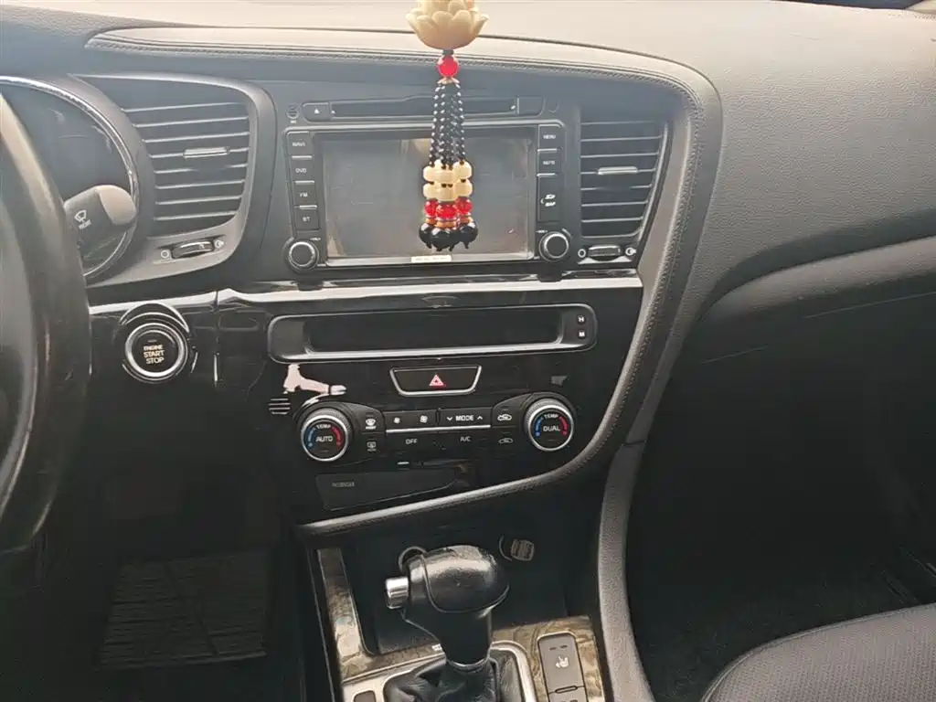 Kia K5 2015 2.0L Automatic LUX фото 13
